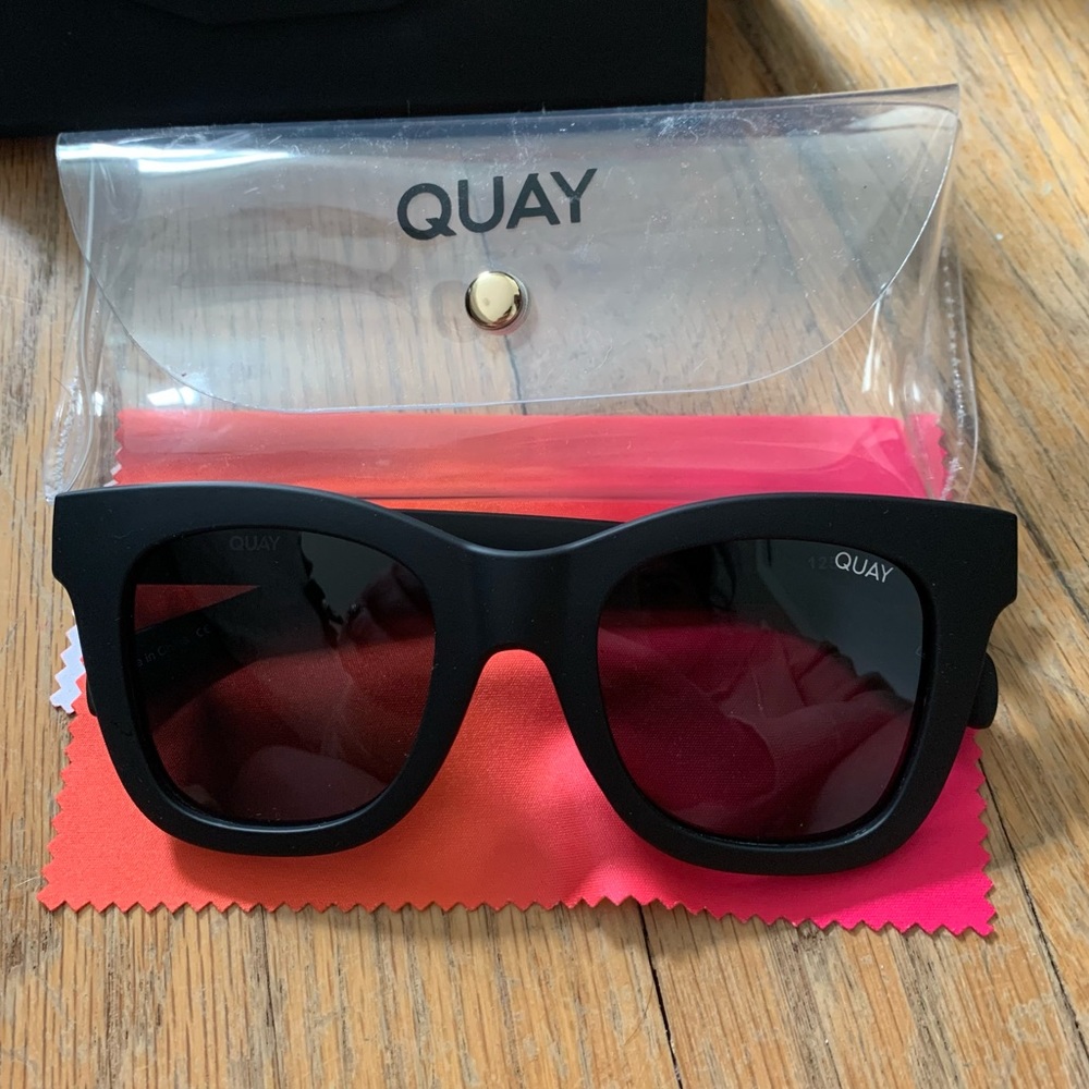 LIKE NEW QUAY After Hours Matte Black Polarized Sunglasses
